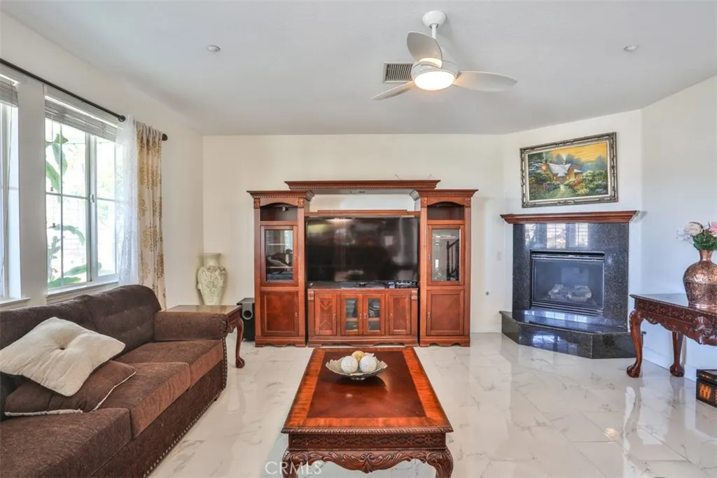 15474 Petunia Street, Fontana, California 92336 home-pic-5